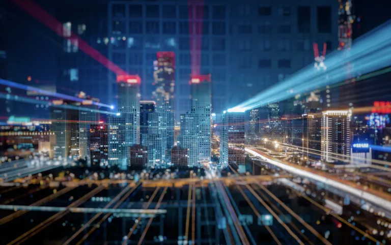 Representación de infraestructura de ciudades inteligentes con sistemas integrados de IA, videovigilancia y centros de control, como los que detalla Seguritech Privada.