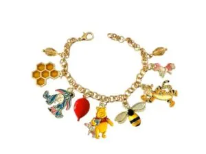 Charm de Winnie Pooh de Pandora con baño de oro de 14 quilates y detalles de esmalte rojo
